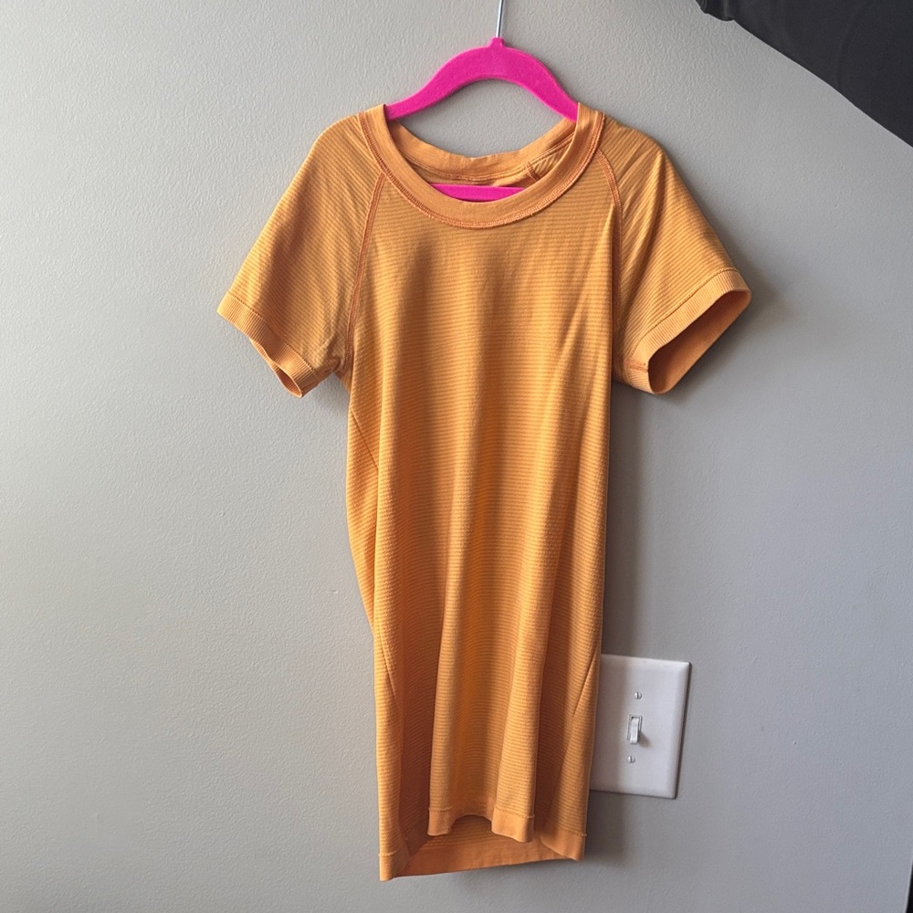 Lululemon swiftly tech 2.0 hip length color mango